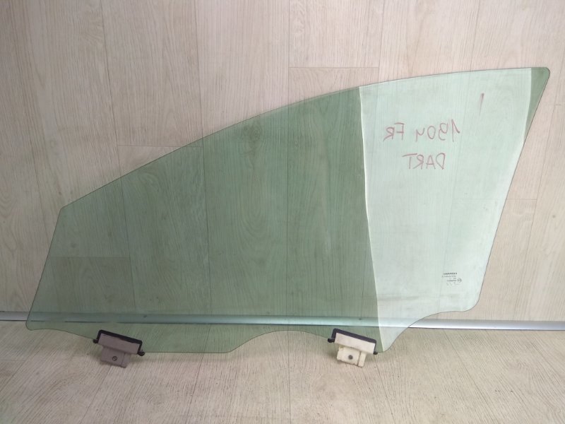 Стекло двери переднее правое DART 12-16 2015 PF 2.4 ED8