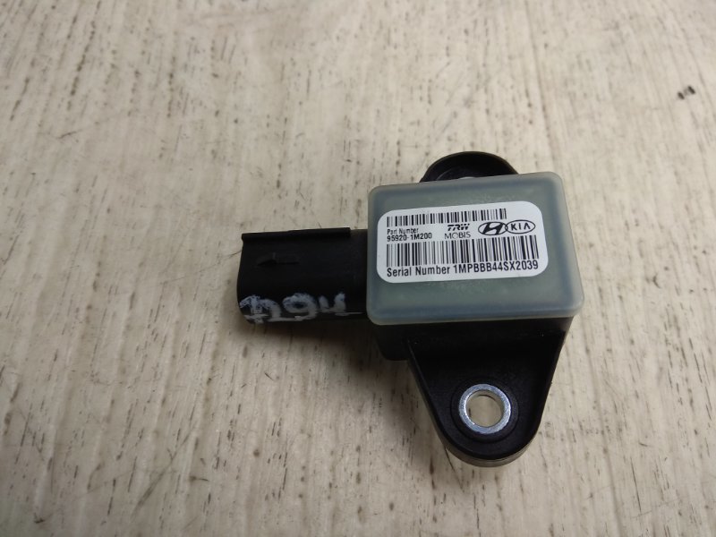 Запчасть датчик удара HYUNDAI SONATA YF 10-14 2013 YF 2.4 G4KJ 95920-1M200 Б/У Датчик удара HYUNDAI SONATA YF 10-14 2013 YF 2.4 G4KJ 95920-1M200 Б/У