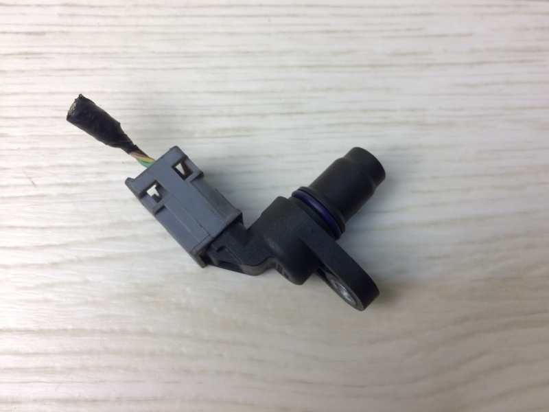 Запчасть датчик положения распредвала FORD FOCUS 10-18 2014 BK 2.0 XQDA AS7Z-6B288-D Б/У Датчик положения распредвала FORD FOCUS 10-18 2014 BK 2.0 XQDA AS7Z-6B288-D Б/У