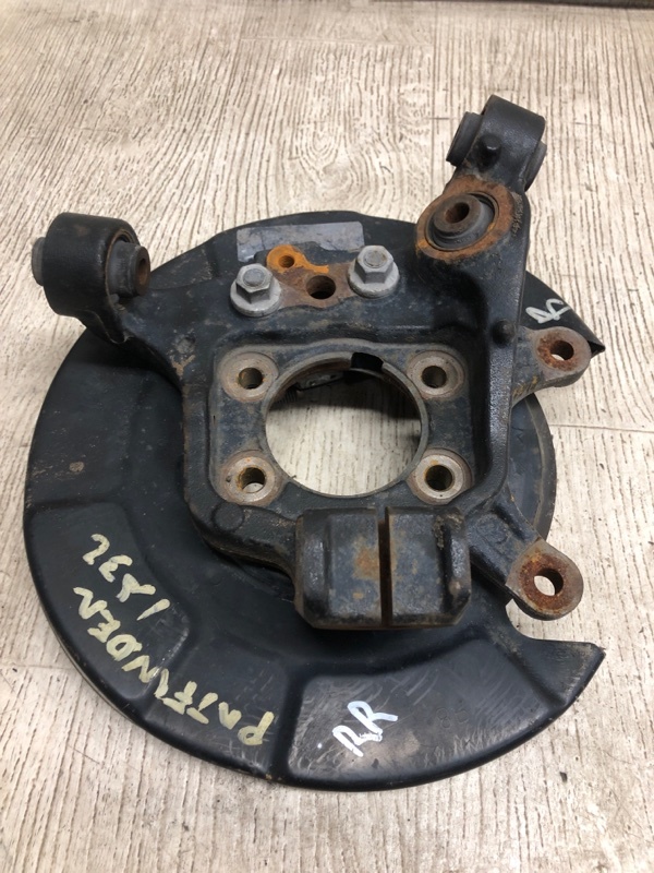 Цапфа задняя правая PATHFINDER R52 12-21 2013 R52 3.5 VQ35DE Цапфа задняя правая PATHFINDER R52 12-21 2013 R52 3.5 VQ35DE