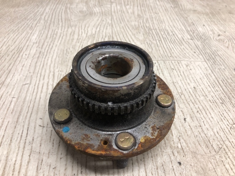 Запчасть ступица задняя HYUNDAI TUCSON 04-10 2004 JM 2.7 G6BA 52710-2E100 Б/У Ступица задняя HYUNDAI TUCSON 04-10 2004 JM 2.7 G6BA 52710-2E100 Б/У