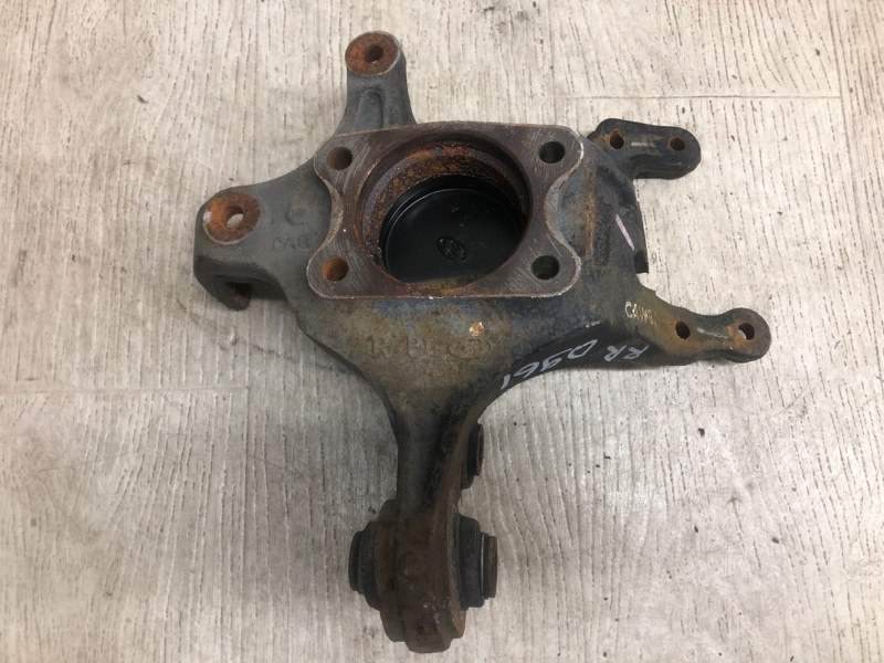 Цапфа задняя правая HYUNDAI ELANTRA HD 06-11 2007 HD 2.0 G4GC 52720-2H000 Б/У