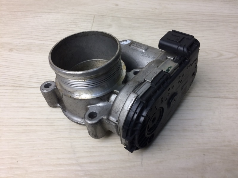 Запчасть дроссельная заслонка FORD ESCAPE 12-19 2014 TM2 2.0 HDTX DS7Z-9E926-C Б/У Дроссельная заслонка FORD ESCAPE 12-19 2014 TM2 2.0 HDTX DS7Z-9E926-C Б/У