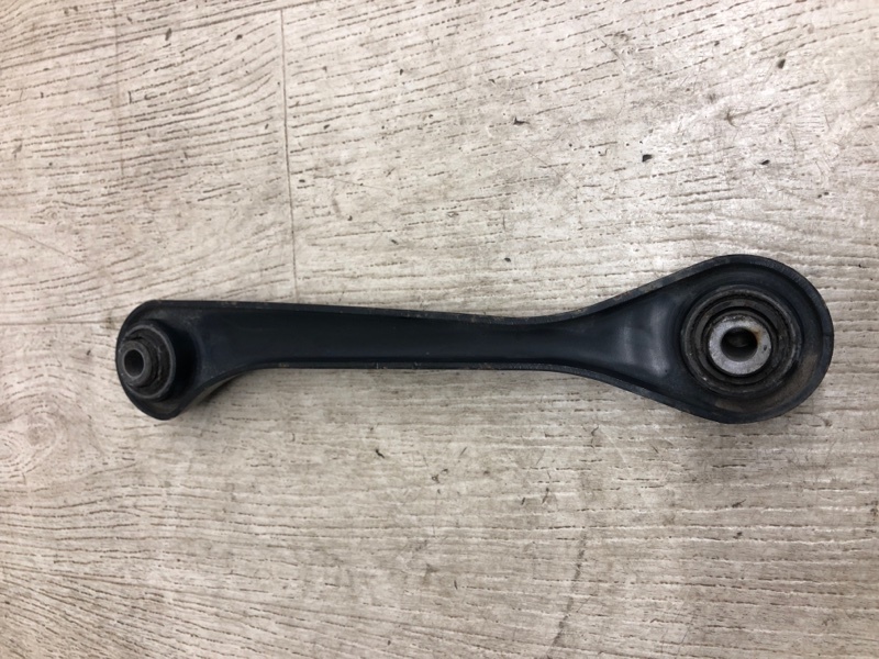 Рычаг задней подвески поперечный нижний VOLKSWAGEN PASSAT B7 11-15 A32