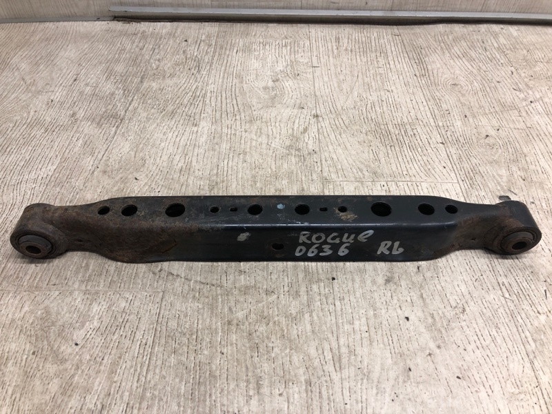 Рычаг задней подвески поперечный нижний задний левый NISSAN X-TRAIL/ROGUE T32 13-20 2017 T32 2.5 QR25DE 55111-4BA0A Б/У