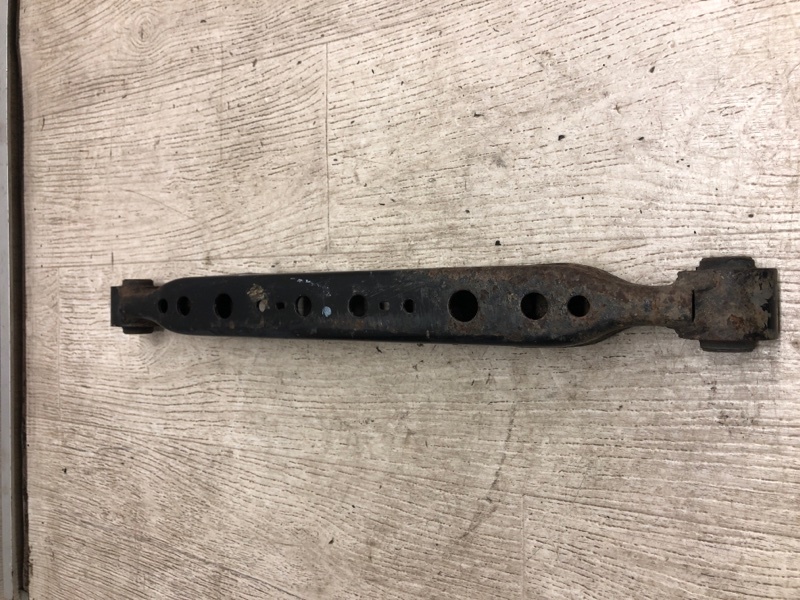 Рычаг задней подвески поперечный нижний задний левый X-TRAIL/ROGUE T32 13-20 2017 T32 2.5 QR25DE