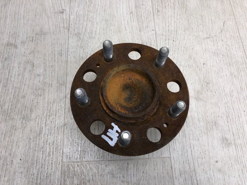 Запчасть ступица задняя HYUNDAI TUCSON LM 09-15 2014 LM 2.0 G4KD 52730-3S200 Б/У Ступица задняя HYUNDAI TUCSON LM 09-15 2014 LM 2.0 G4KD 52730-3S200 Б/У