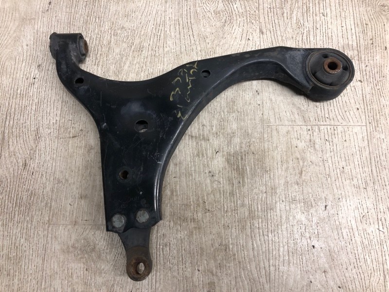 Рычаг передней подвески нижний правый HYUNDAI ELANTRA HD 06-11 2009 HD 2.0 G4GC 54501-2H000 Б/У