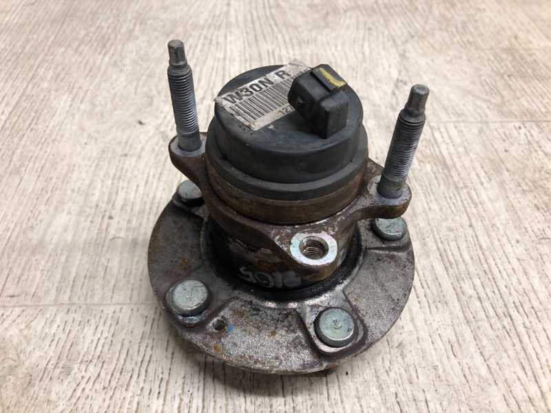 Запчасть ступица задняя KIA FORTE/CERATO TD 08-13 2013 TD 2.0 G4KD 52730-1M000 Б/У Ступица задняя KIA FORTE/CERATO TD 08-13 2013 TD 2.0 G4KD 52730-1M000 Б/У