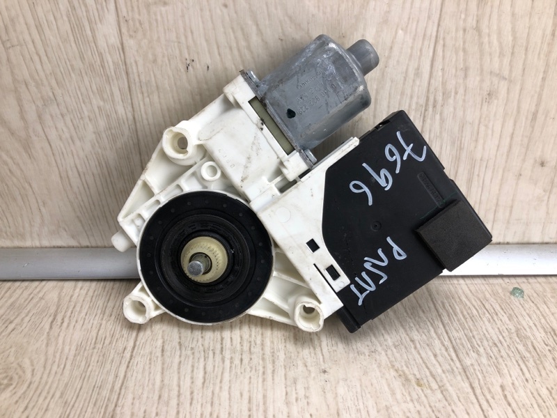 Моторчик стеклоподъемника передний левый PASSAT B8 14- 2015 A32 1.8 CPRA