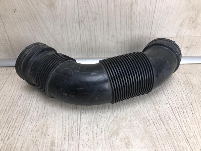 Патрубок воздушного фильтра VOLKSWAGEN PASSAT B8 14- 2015 A32 1.8 CPRA 5C0 129 684 Б/У