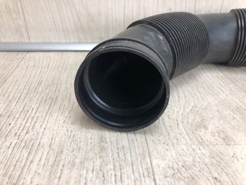 Патрубок воздушного фильтра VOLKSWAGEN PASSAT B8 14- A32 1.8 CPRA