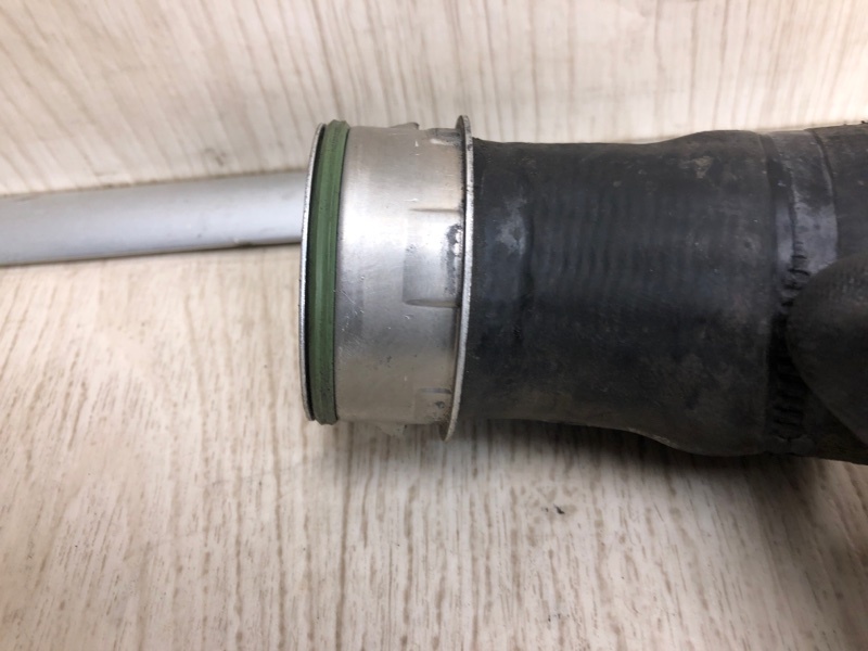 Патрубок интеркулера VOLKSWAGEN PASSAT B8 14- A32 1.8 CPRA