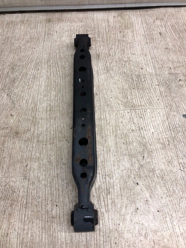 Рычаг задней подвески поперечный нижний левый X-TRAIL/ROGUE T32 13-20 2015 T32 2.5 QR25DE