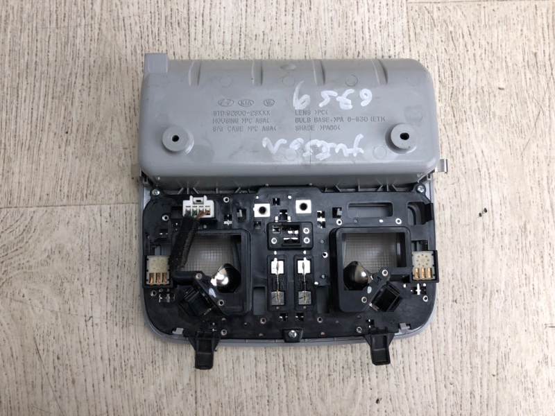 Плафон салона передний HYUNDAI TUCSON LM 09-15 LM 2.0 G4KD Плафон салона передний HYUNDAI TUCSON LM 09-15 LM 2.0 G4KD