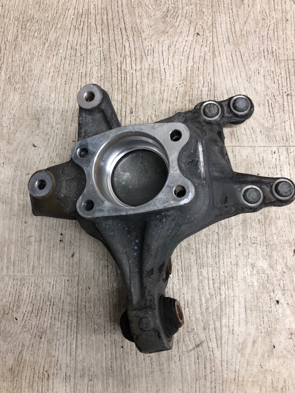 Цапфа задняя правая SONATA YF 10-14 2014 YF 2.0 G4KH Цапфа задняя правая SONATA YF 10-14 2014 YF 2.0 G4KH