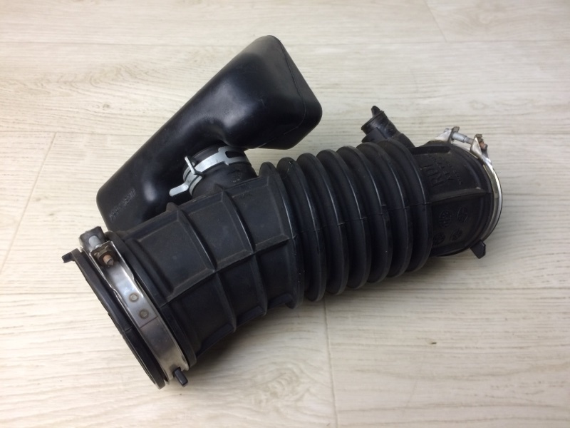 Запчасть патрубок воздушного фильтра KIA FORTE YD 12- 2014 YD 1.8 G4NB 28140-3X320 Б/У Патрубок воздушного фильтра KIA FORTE YD 12- 2014 YD 1.8 G4NB 28140-3X320 Б/У