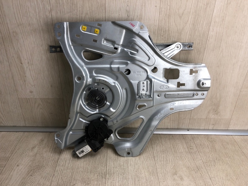 Запчасть стеклоподъемник передний правый HYUNDAI TUCSON LM 09-15 2014 LM 2.0 G4KD 82402-2S000 Б/У Стеклоподъемник передний правый HYUNDAI TUCSON LM 09-15 2014 LM 2.0 G4KD 82402-2S000 Б/У
