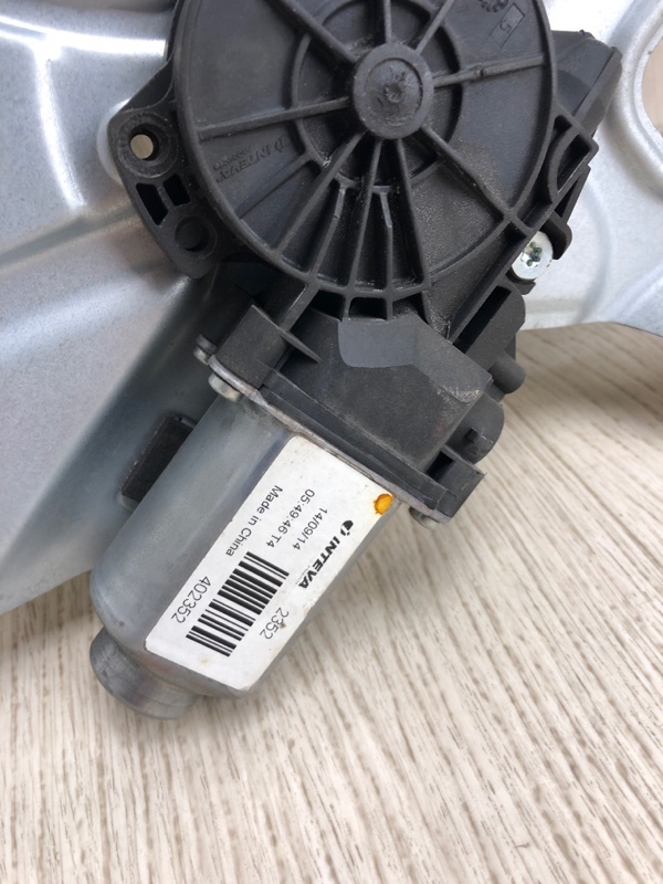 Стеклоподъемник передний правый TUCSON LM 09-15 2014 LM 2.0 G4KD Стеклоподъемник передний правый TUCSON LM 09-15 2014 LM 2.0 G4KD