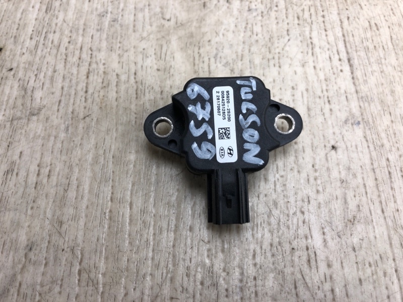 Датчик удара HYUNDAI TUCSON LM 09-15 2014 LM 2.0 G4KD 95920-2S200 Б/У