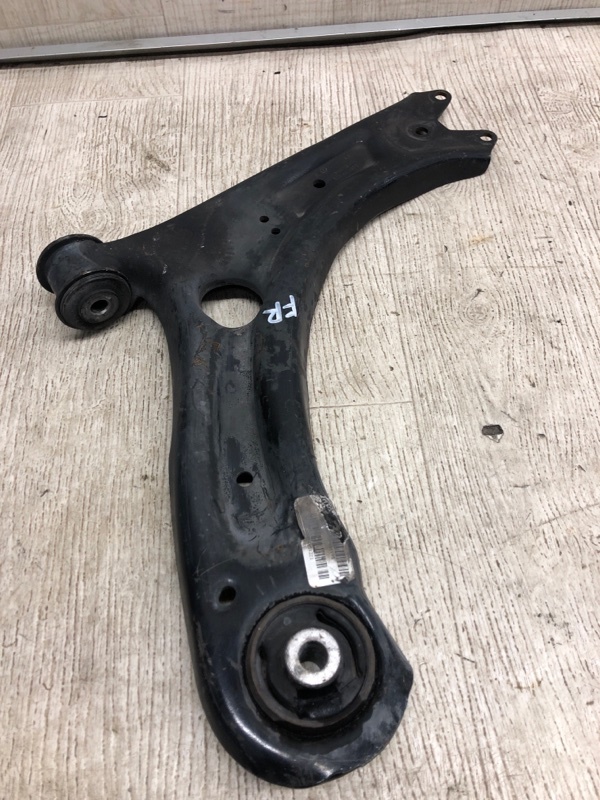 Рычаг передней подвески нижний правый VOLKSWAGEN JETTA USA 10-17 162 1.4 CZTA