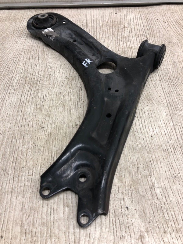 Рычаг передней подвески нижний правый JETTA USA 10-17 2016 162 1.4 CZTA