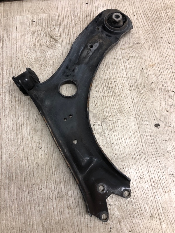 Рычаг передней подвески нижний правый JETTA USA 10-17 2016 162 1.4 CZTA