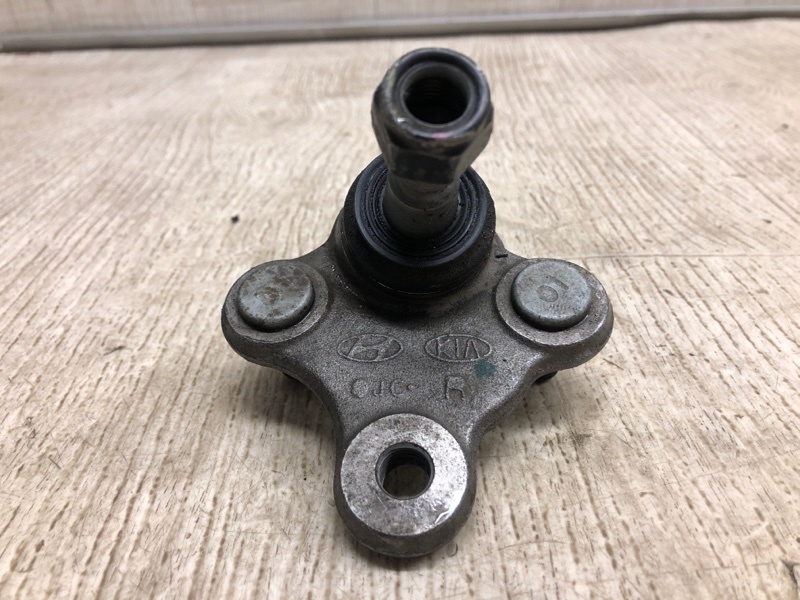 Шаровая опора передняя правая HYUNDAI ELANTRA AD 16- 2017 AD 2.0 G4NH 54530-F2100 Б/У