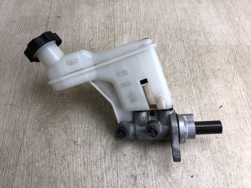 Главный тормозной цилиндр HYUNDAI TUCSON LM 09-15 2014 LM 2.0 G4KD 58510-2S201 Б/У