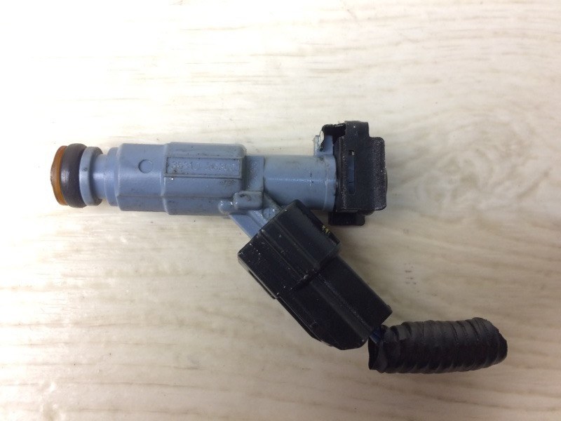 Запчасть форсунка топливная HYUNDAI SONATA YF 10-14 2012 YF 2.4 G4KK 35310-2G300 Б/У Форсунка топливная HYUNDAI SONATA YF 10-14 2012 YF 2.4 G4KK 35310-2G300 Б/У