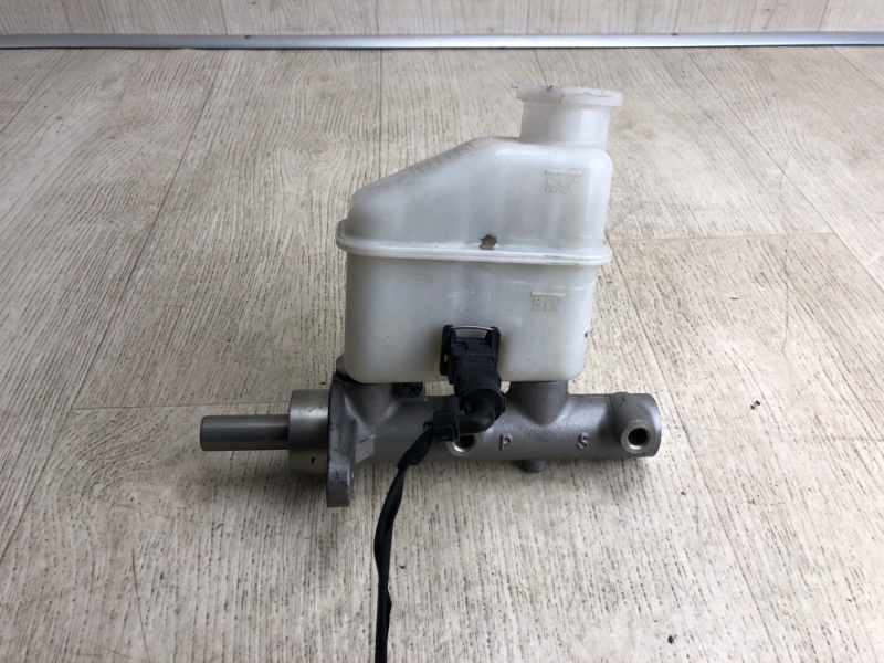 Главный тормозной цилиндр HYUNDAI ELANTRA HD 06-11 2008 HD 2.0 G4GC 58510-2H300 Б/У