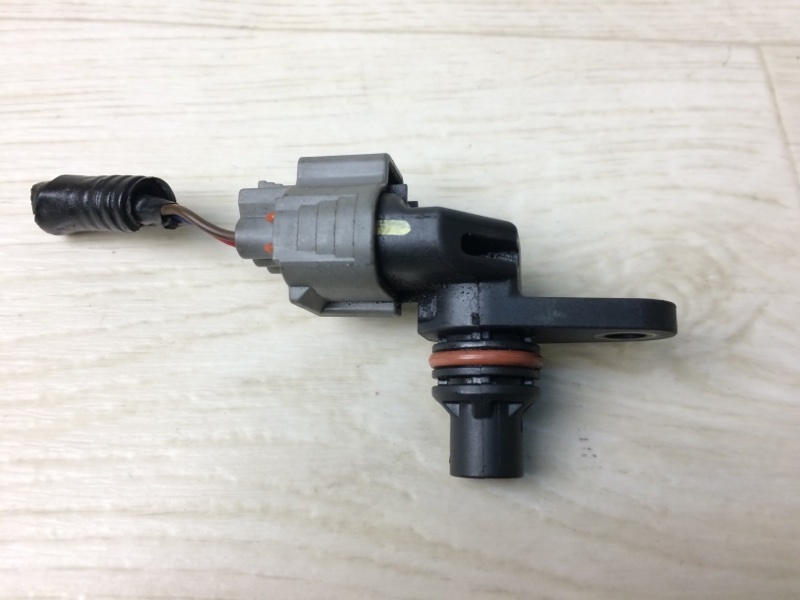 Датчик положения распредвала KIA SORENTO UM 14- 2015 UM 2.4 G4KJ 39350-2G000 Б/У