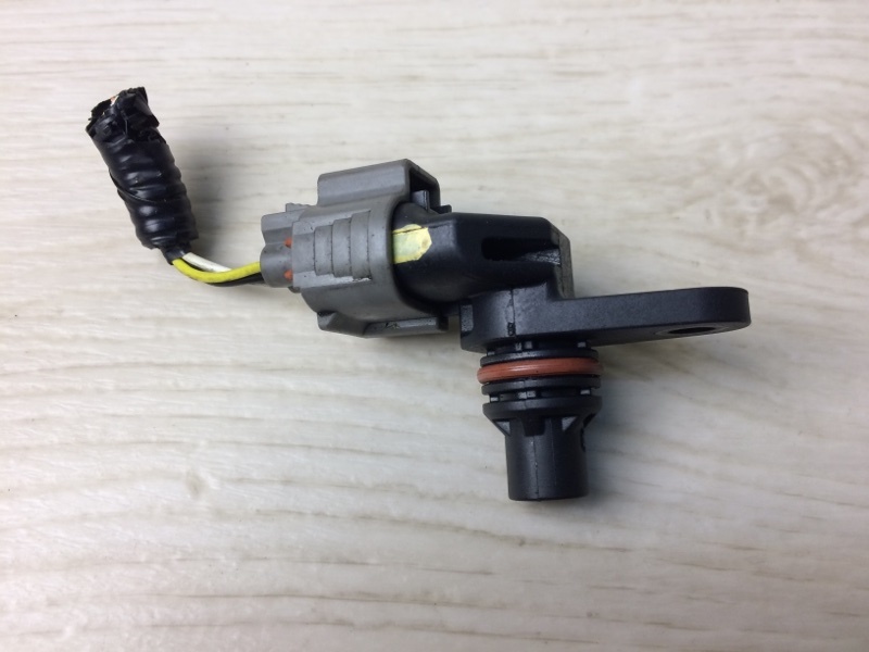 Запчасть датчик положения распредвала KIA SORENTO UM 14- 2015 UM 2.4 G4KJ 39350-2G000 Б/У Датчик положения распредвала KIA SORENTO UM 14- 2015 UM 2.4 G4KJ 39350-2G000 Б/У