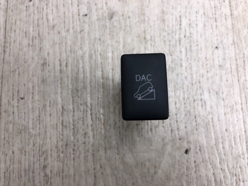 Запчасть кнопка TOYOTA RAV4 13-19 2017 ZSA42 2.0 3ZRFE 84988-42071 Б/У Кнопка TOYOTA RAV4 13-19 2017 ZSA42 2.0 3ZRFE 84988-42071 Б/У