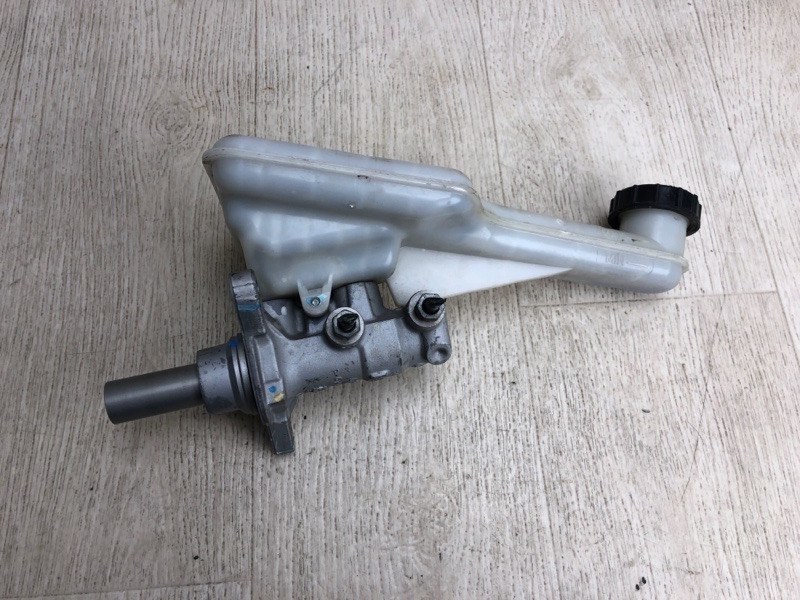 Запчасть главный тормозной цилиндр FORD FUSION 14- 2016 CD4 C25HDEX DG9Z-2140-A Б/У Главный тормозной цилиндр FORD FUSION 14- 2016 CD4 C25HDEX DG9Z-2140-A Б/У