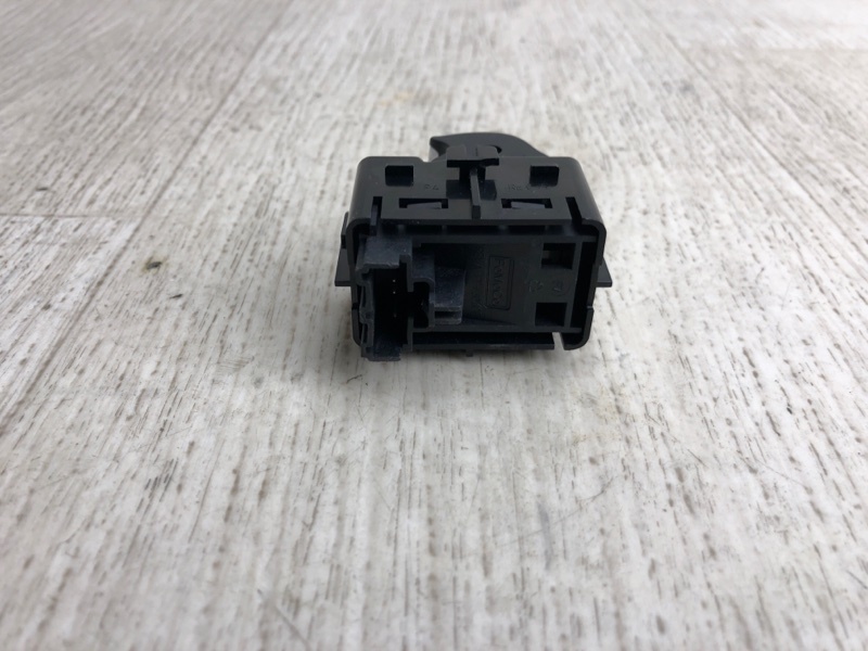 Кнопка стеклоподъемника задняя правая FORD FUSION 14- CD4 C25HDEX Кнопка стеклоподъемника задняя правая FORD FUSION 14- CD4 C25HDEX