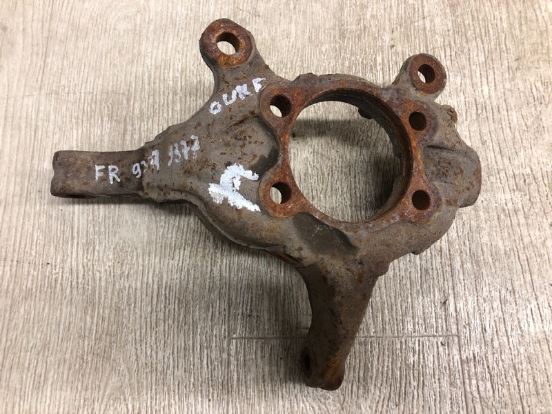 Кулак поворотный передний правый NISSAN JUKE 10-19 2011 F15 1.6 MR16DDT 40014-1KA1A Б/У