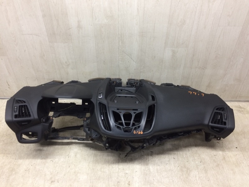 Запчасть торпедо FORD ESCAPE 12-19 2014 TM2 2.0 HDTX CJ5Z-7804320-EA Б/У Торпедо FORD ESCAPE 12-19 2014 TM2 2.0 HDTX CJ5Z-7804320-EA Б/У