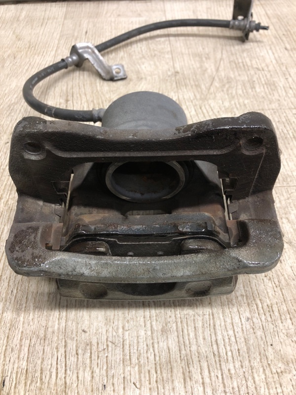 Суппорт тормозной передний левый KIA SORENTO UM 14- UM 2.4 G4KJ