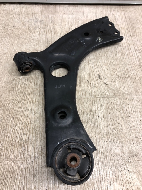 Рычаг передней подвески нижний правый KIA SORENTO UM 14- UM 2.4 G4KJ