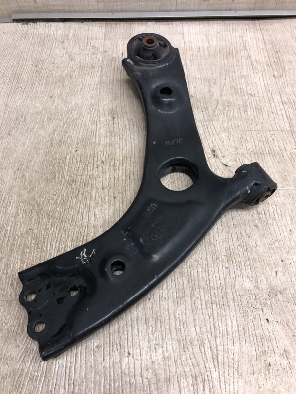 Рычаг передней подвески нижний правый SORENTO UM 14- 2015 UM 2.4 G4KJ