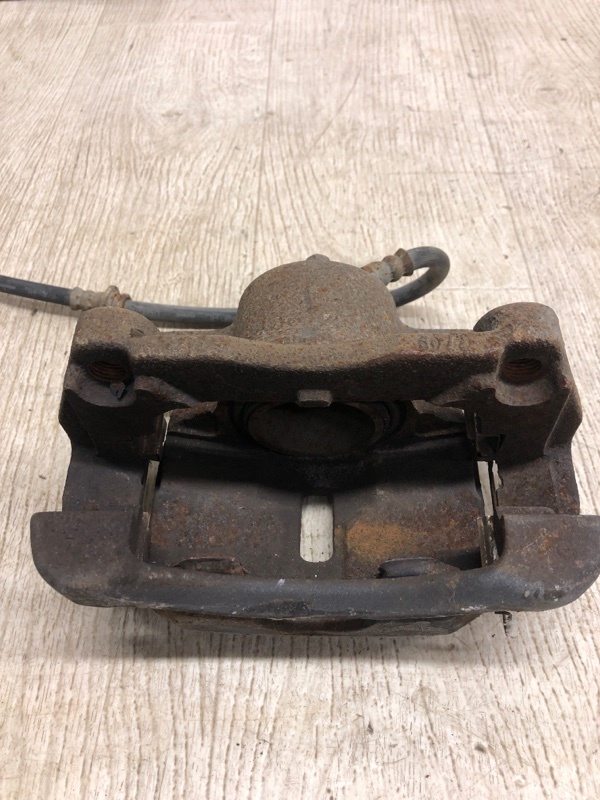 Суппорт тормозной передний левый NISSAN X-TRAIL/ROGUE T32 13-20 T32 2.5 QR25DE