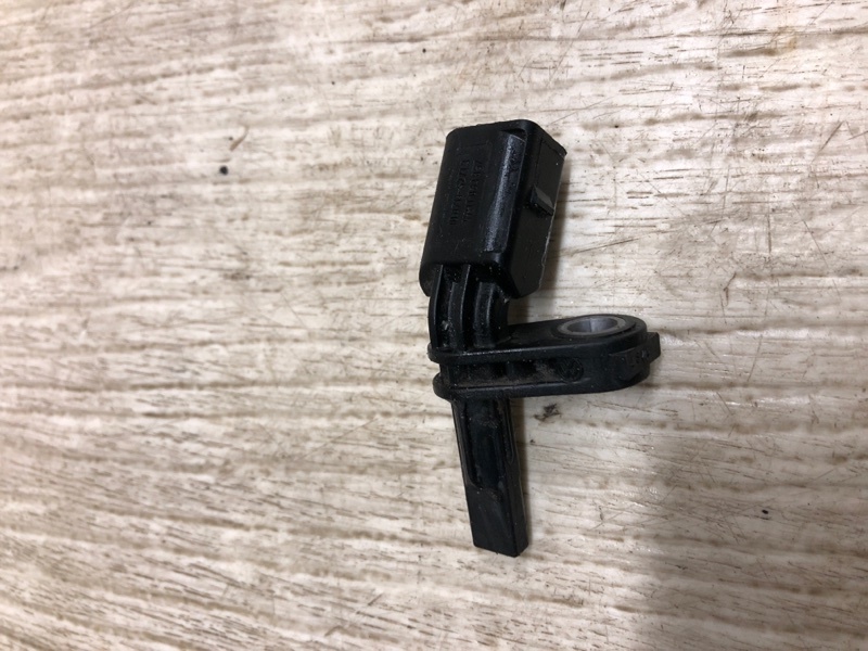 Датчик ABS передний левый VOLKSWAGEN PASSAT B7 11-15 A32 2.5 CBUA