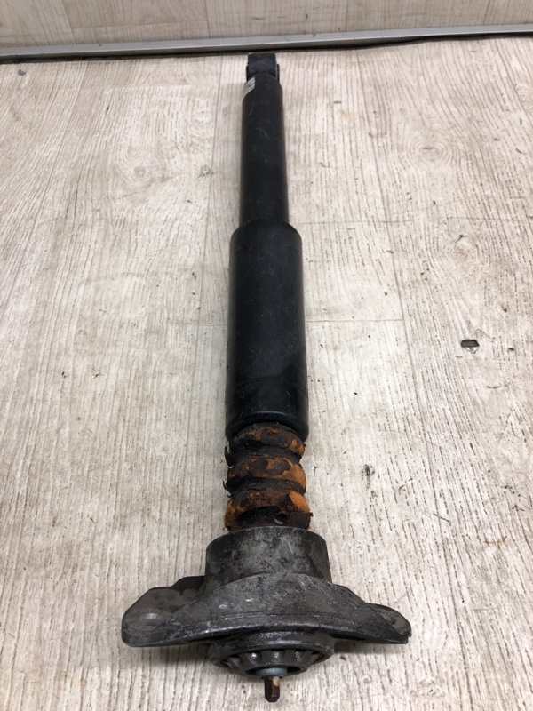 Амортизатор задний VOLKSWAGEN PASSAT B7 11-15 A32 2.5 CBUA Амортизатор задний VOLKSWAGEN PASSAT B7 11-15 A32 2.5 CBUA