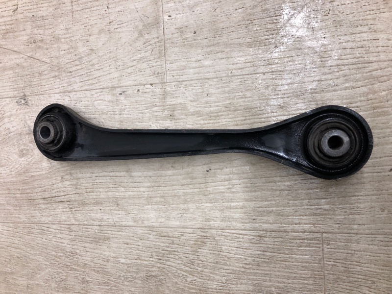 Рычаг задней подвески поперечный нижний правый PASSAT B7 11-15 2012 A32 2.5 CBUA