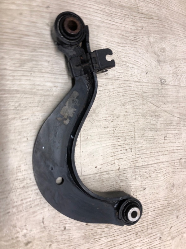 Рычаг задней подвески поперечный верхний VOLKSWAGEN PASSAT B7 11-15 2012 A32 2.5 CBUA 5Q0 505 323 C Б/У