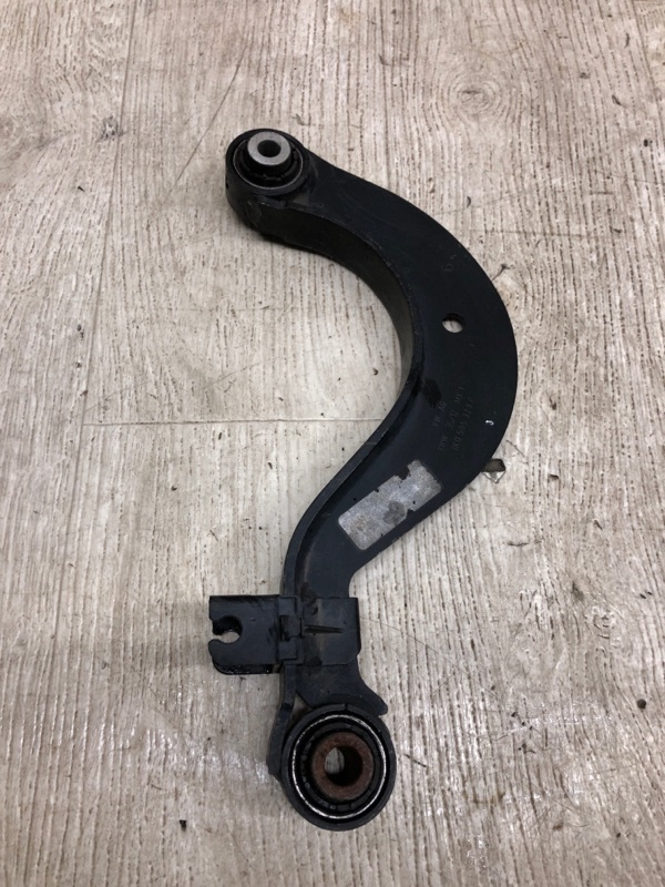 Рычаг задней подвески поперечный верхний PASSAT B7 11-15 2012 A32 2.5 CBUA Рычаг задней подвески поперечный верхний PASSAT B7 11-15 2012 A32 2.5 CBUA