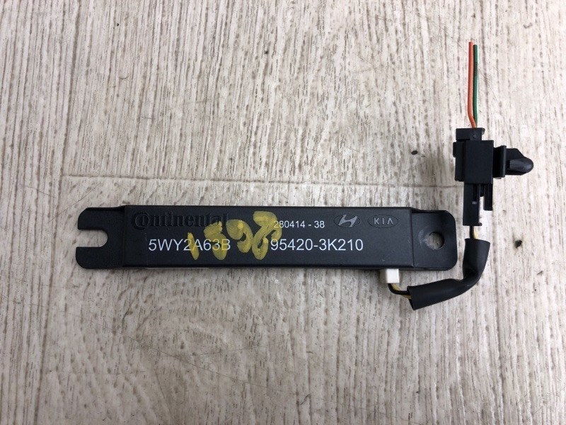 Антенна HYUNDAI SONATA YF 10-14 2014 YF 2.4 G4KK 95420-3K210 Б/У