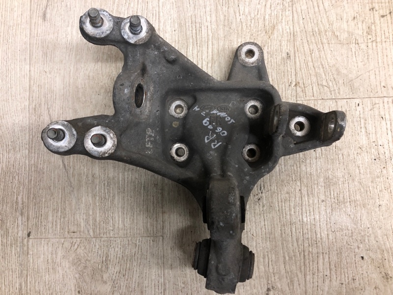 Запчасть цапфа задняя левая HYUNDAI SONATA YF 10-14 2012 YF 2.0 G4KH 52710-3R100 Б/У Цапфа задняя левая HYUNDAI SONATA YF 10-14 2012 YF 2.0 G4KH 52710-3R100 Б/У