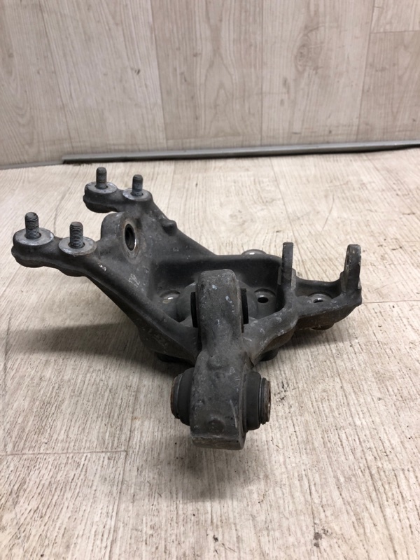 Цапфа задняя левая SONATA YF 10-14 2012 YF 2.0 G4KH Цапфа задняя левая SONATA YF 10-14 2012 YF 2.0 G4KH